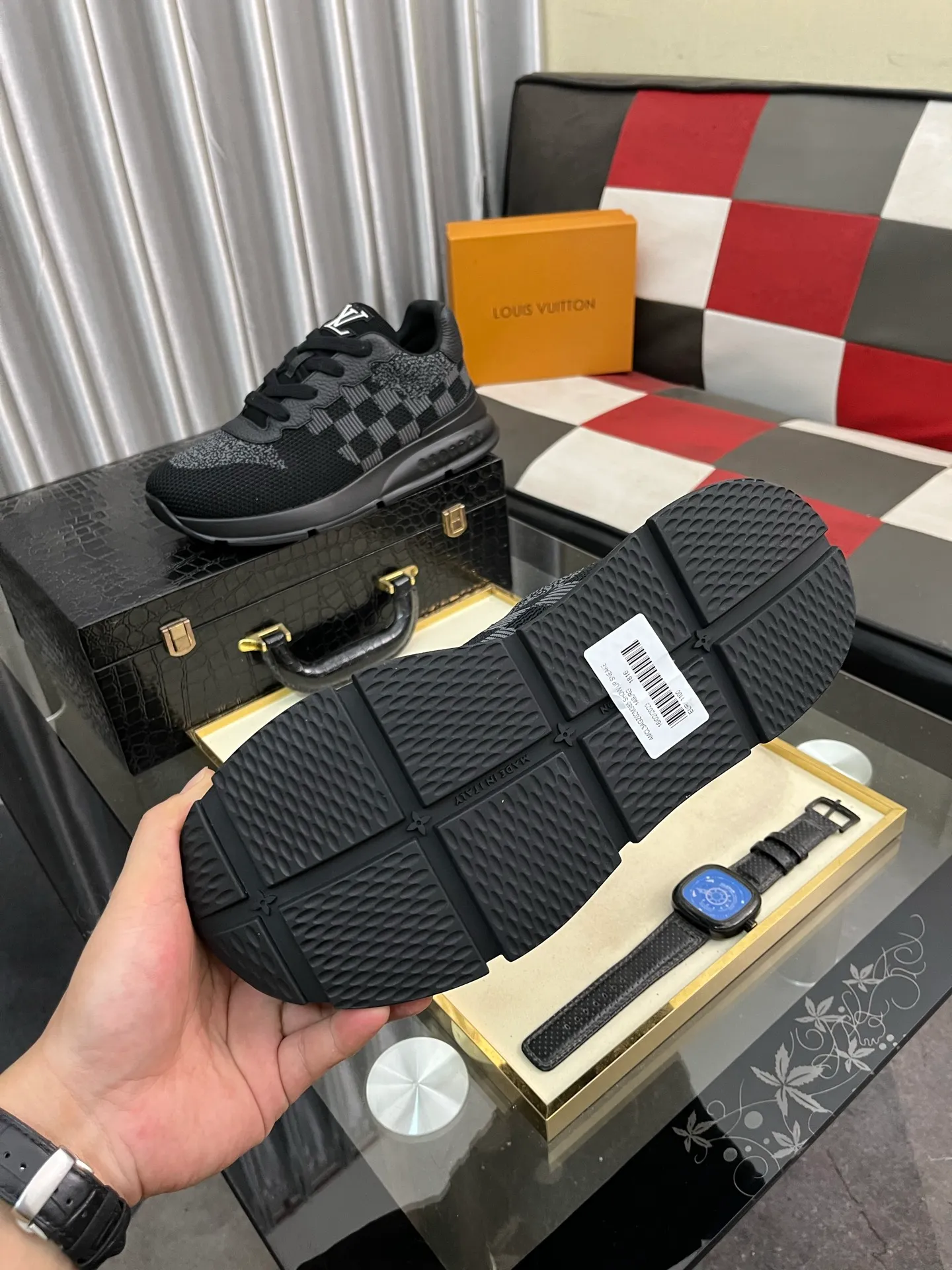 Men's Men's Shoes 💰640⌚️⌚️LV TARINE Louis Vuitton L Family Donkey Brand Casual Sports Shoes Skateboard Shoes Original purchase, development and production This LV Trainer sneaker is made of cow leather to create a complex upper, which requires several hours of ingenious sewing to complete. Inkjet printing renders a unique retro effect, and the classic configuration is from the hands of Virgil Abloh, showing the inspiration of retro basketball shoes. Exquisite packaging at the delivery counter🛍📦 ▪️Fabrics: Original customized first-layer cowhide ▪️Inner lining: Original customized breathable mesh ▪️Outsole: Original molded two-color TPU combination outsole ▪️Size: 38-44